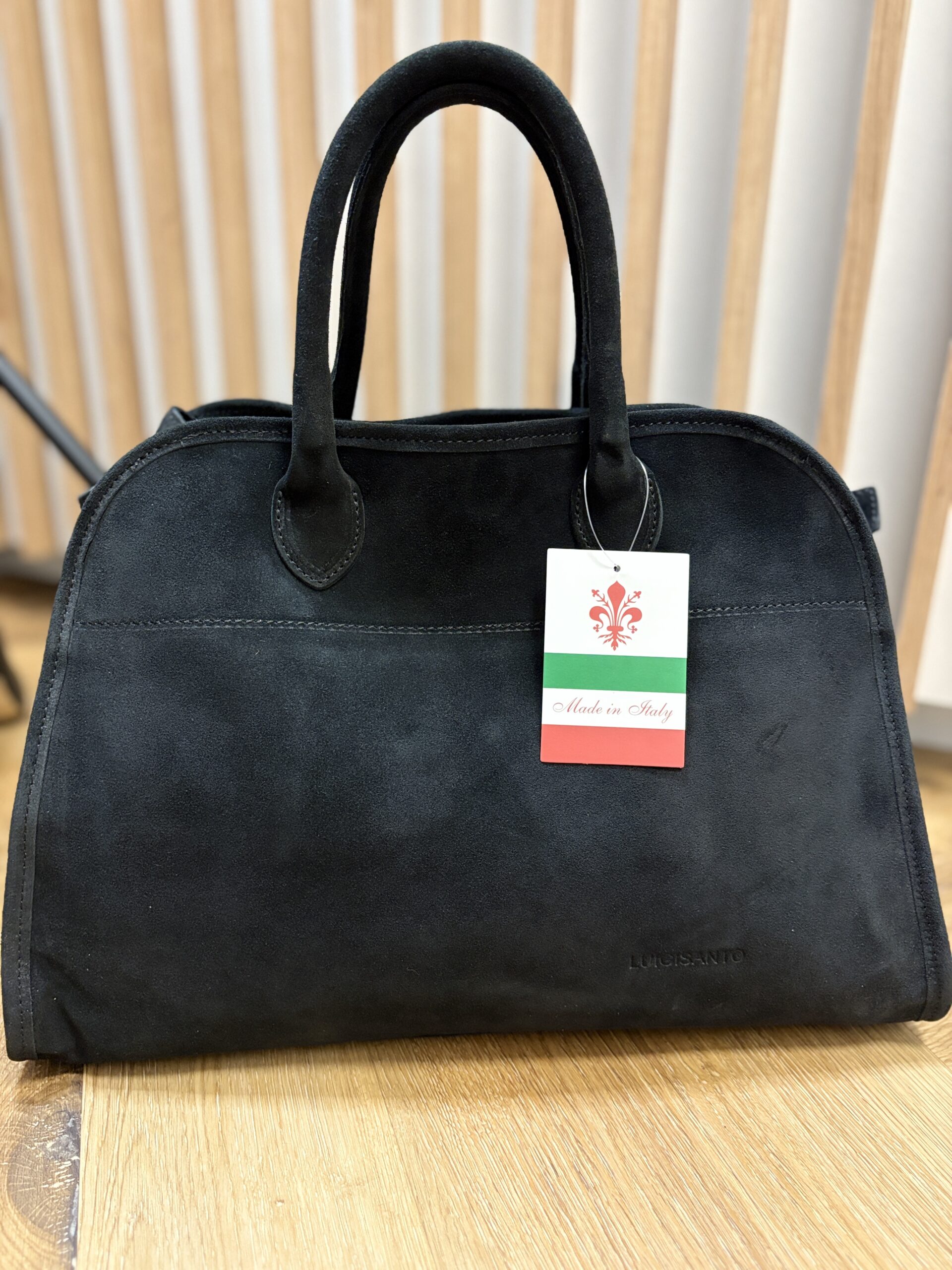 Czarna torebka kuferek z naturalnego zamszu Magnifica 1 Czarna torebka kuferek z naturalnego zamszu Magnifica