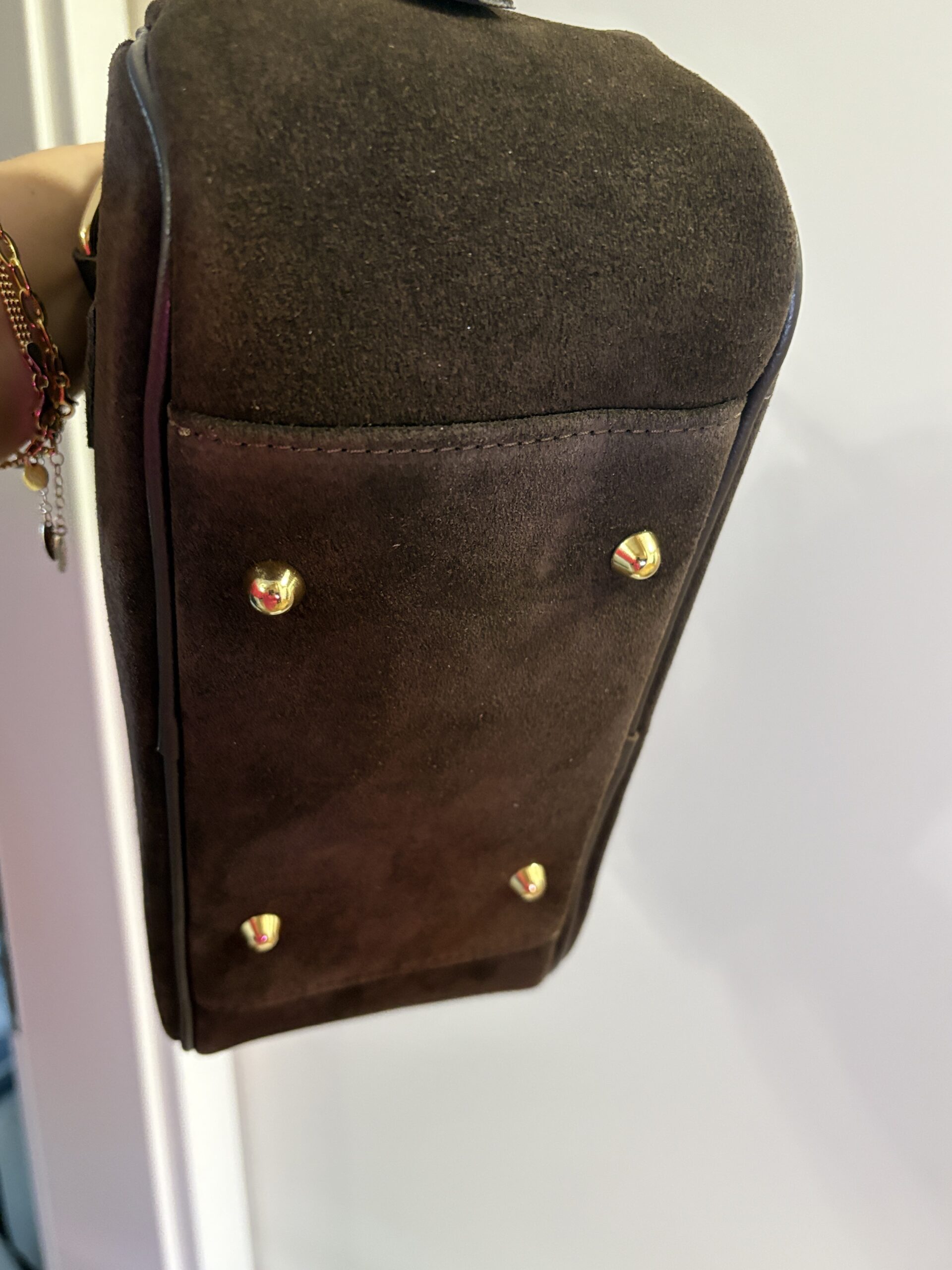Zamszowa torebka damska typu Boston Bag Amelie - brązowa 4 Zamszowa torebka damska typu Boston Bag Amelie - brązowa - obrazek 4