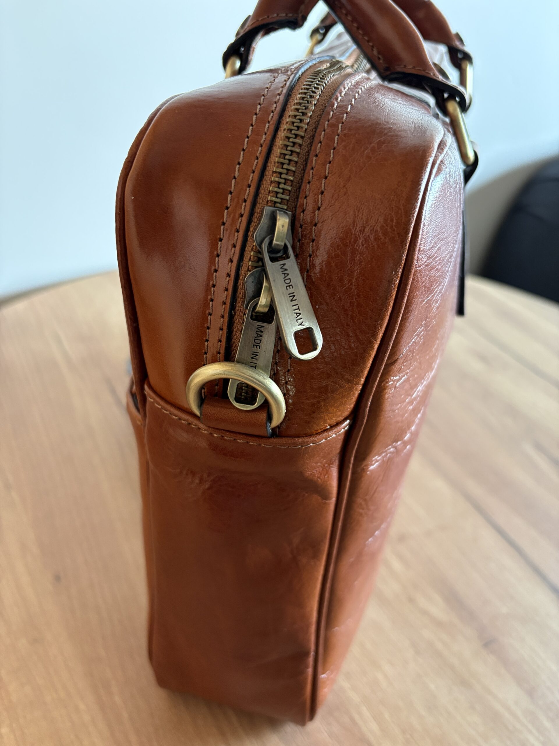 Męska torba na laptopa ze skóry naturalnej Torino - koniakowa 3 Męska torba na laptopa ze skóry naturalnej Torino - koniakowa - obrazek 3