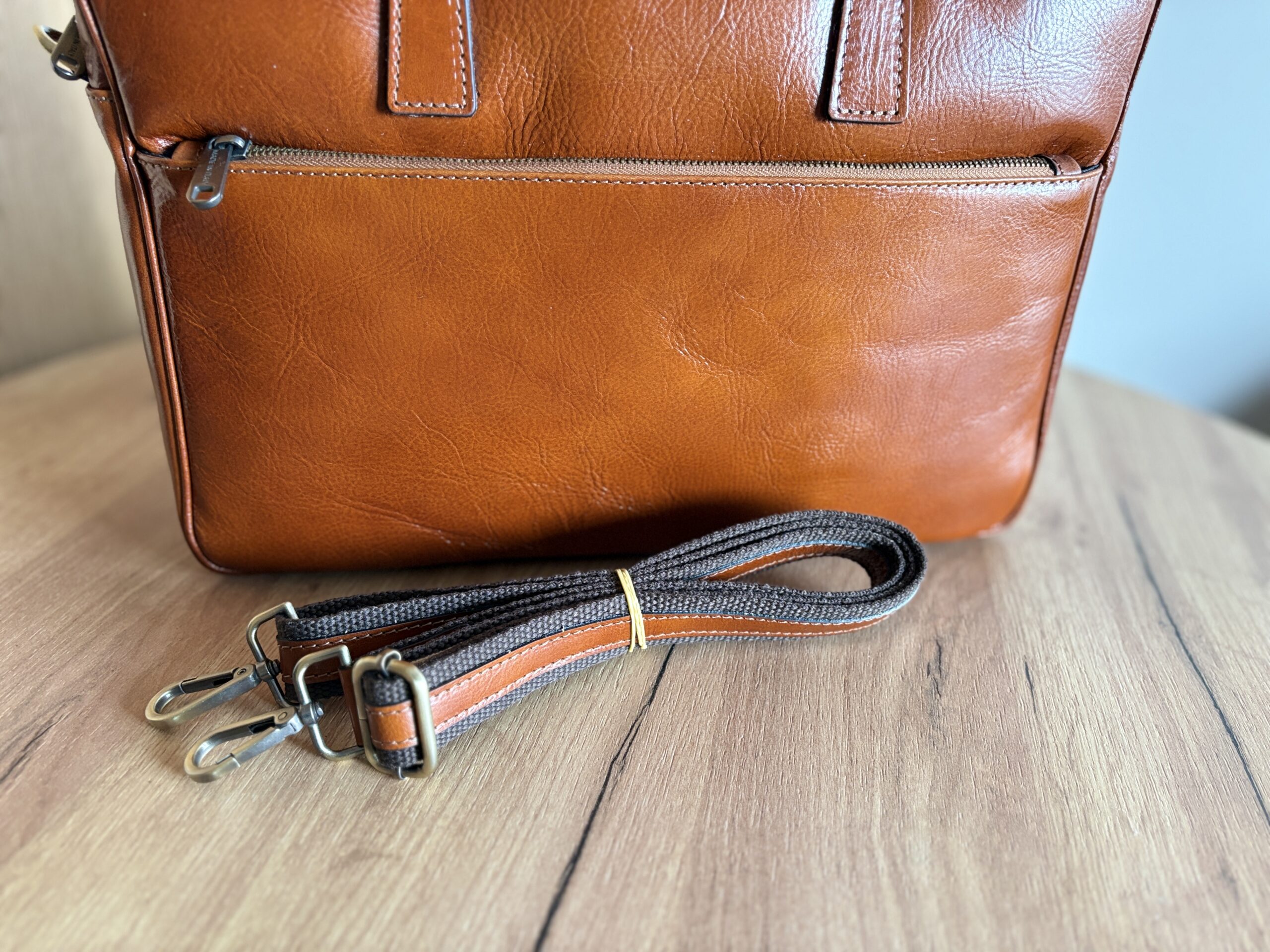Męska torba na laptopa ze skóry naturalnej Torino - koniakowa 4 Męska torba na laptopa ze skóry naturalnej Torino - koniakowa - obrazek 4