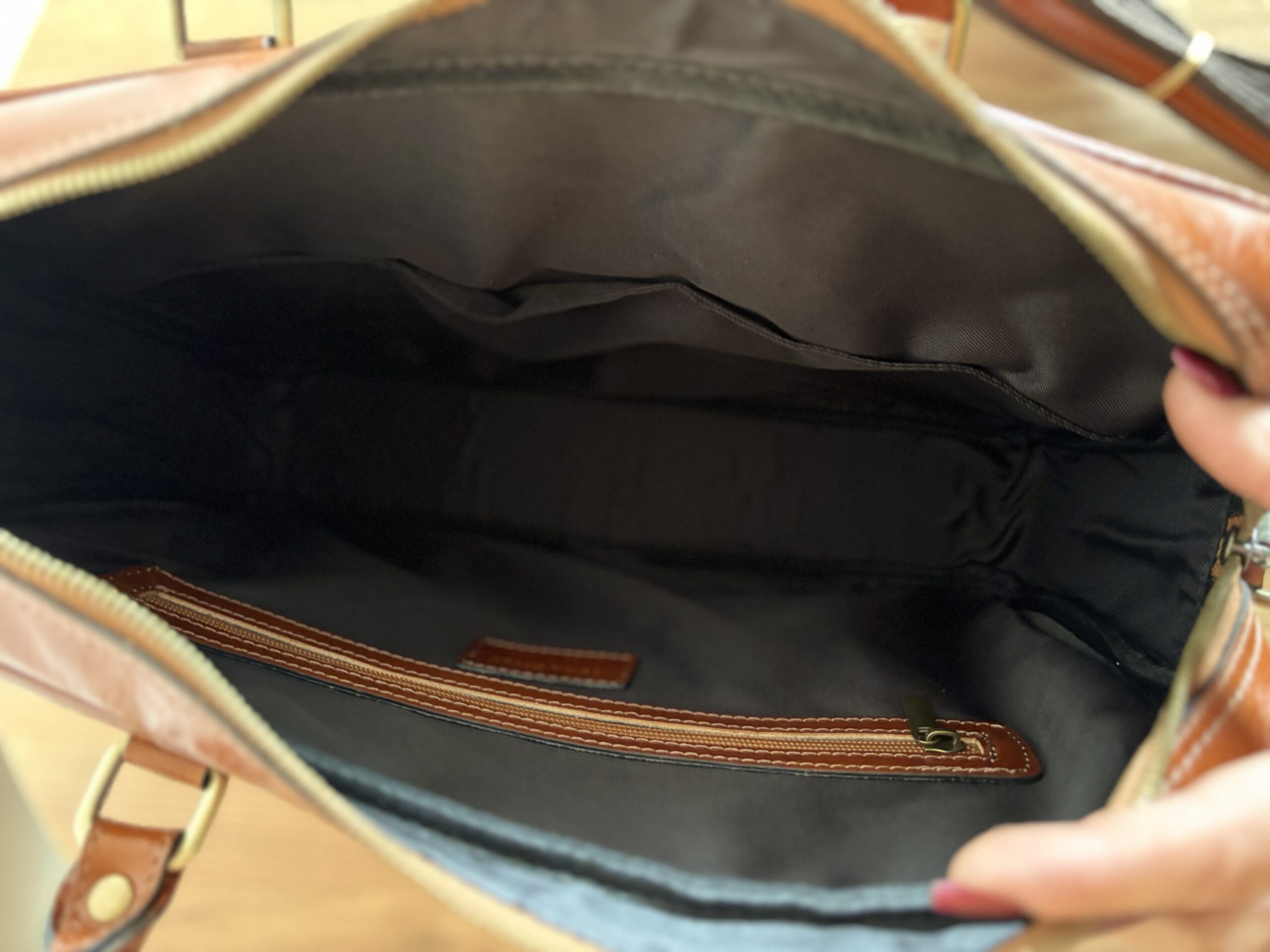Męska torba na laptopa ze skóry naturalnej Torino - koniakowa 5 Męska torba na laptopa ze skóry naturalnej Torino - koniakowa - obrazek 5