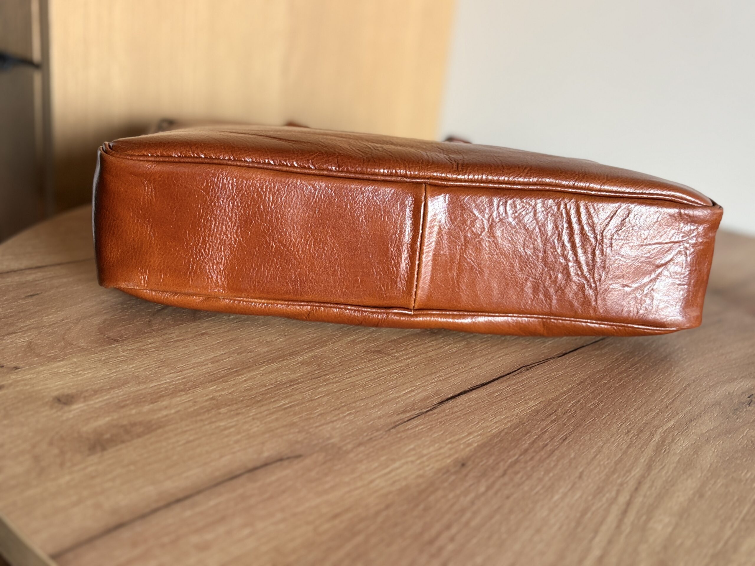 Męska torba na laptopa ze skóry naturalnej Torino - koniakowa 8 Męska torba na laptopa ze skóry naturalnej Torino - koniakowa - obrazek 8