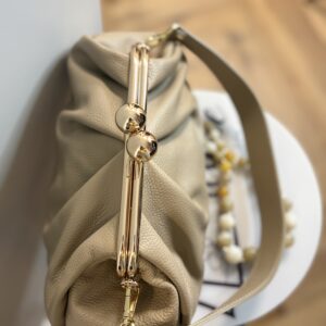Skórzana torebka damska kiss lock w stylu retro Collete - beżowa