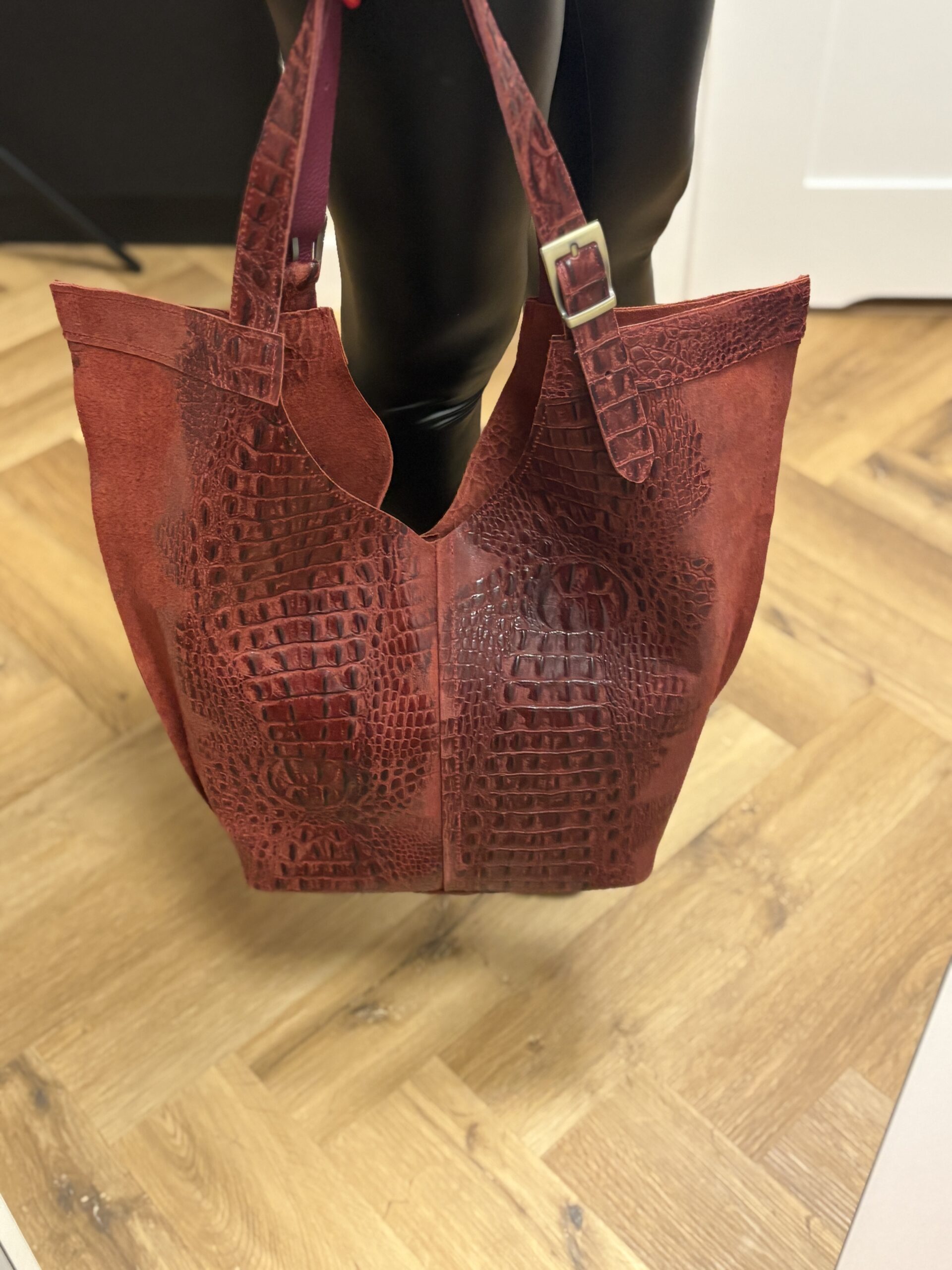 Efektowna, duża shopperka ze skóry naturalnej Rovena Croco - czerwona 8 Efektowna, duża shopperka ze skóry naturalnej Rovena Croco - czerwona - obrazek 8