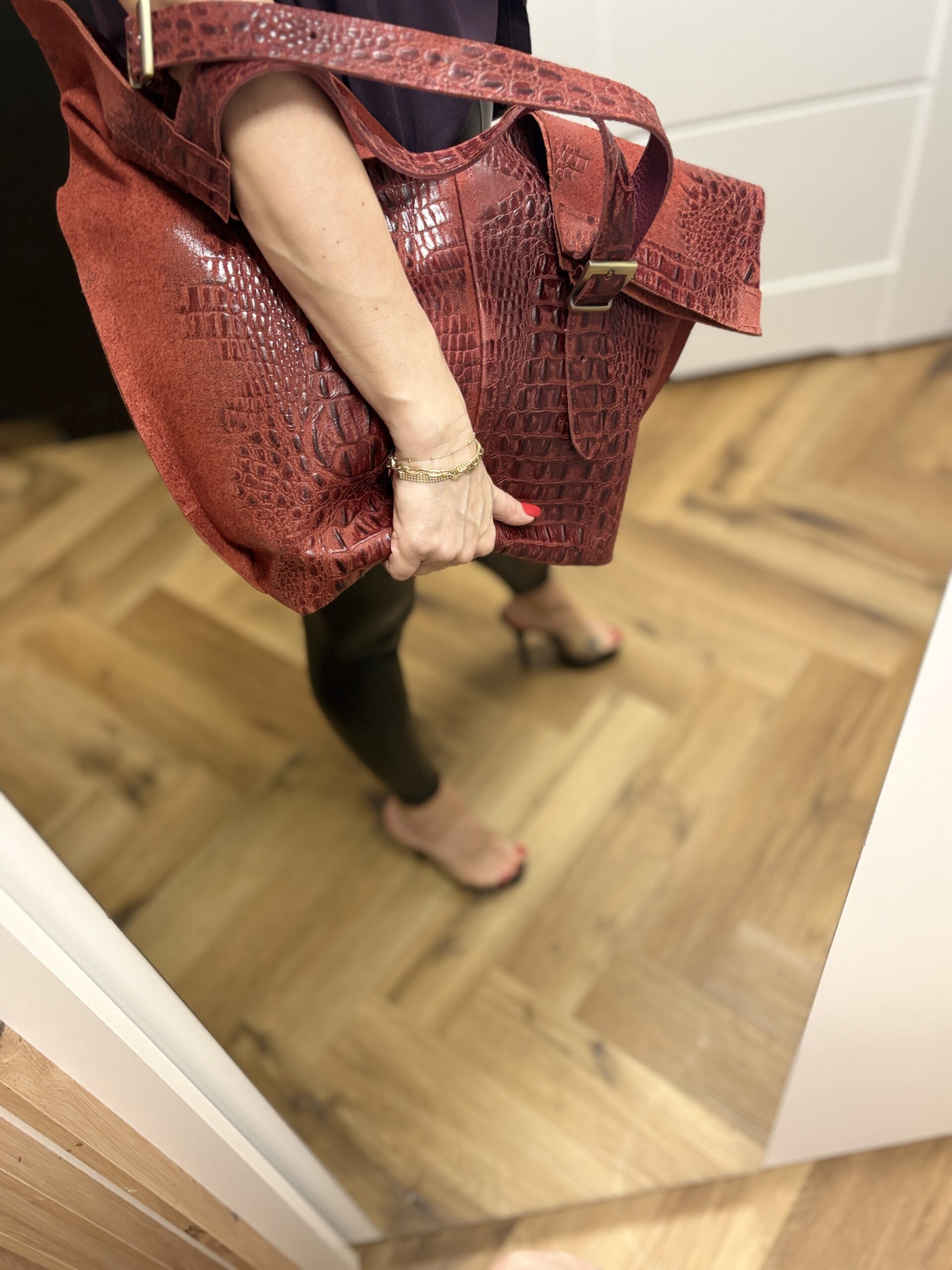 Efektowna, duża shopperka ze skóry naturalnej Rovena Croco - czerwona 9 Efektowna, duża shopperka ze skóry naturalnej Rovena Croco - czerwona - obrazek 9