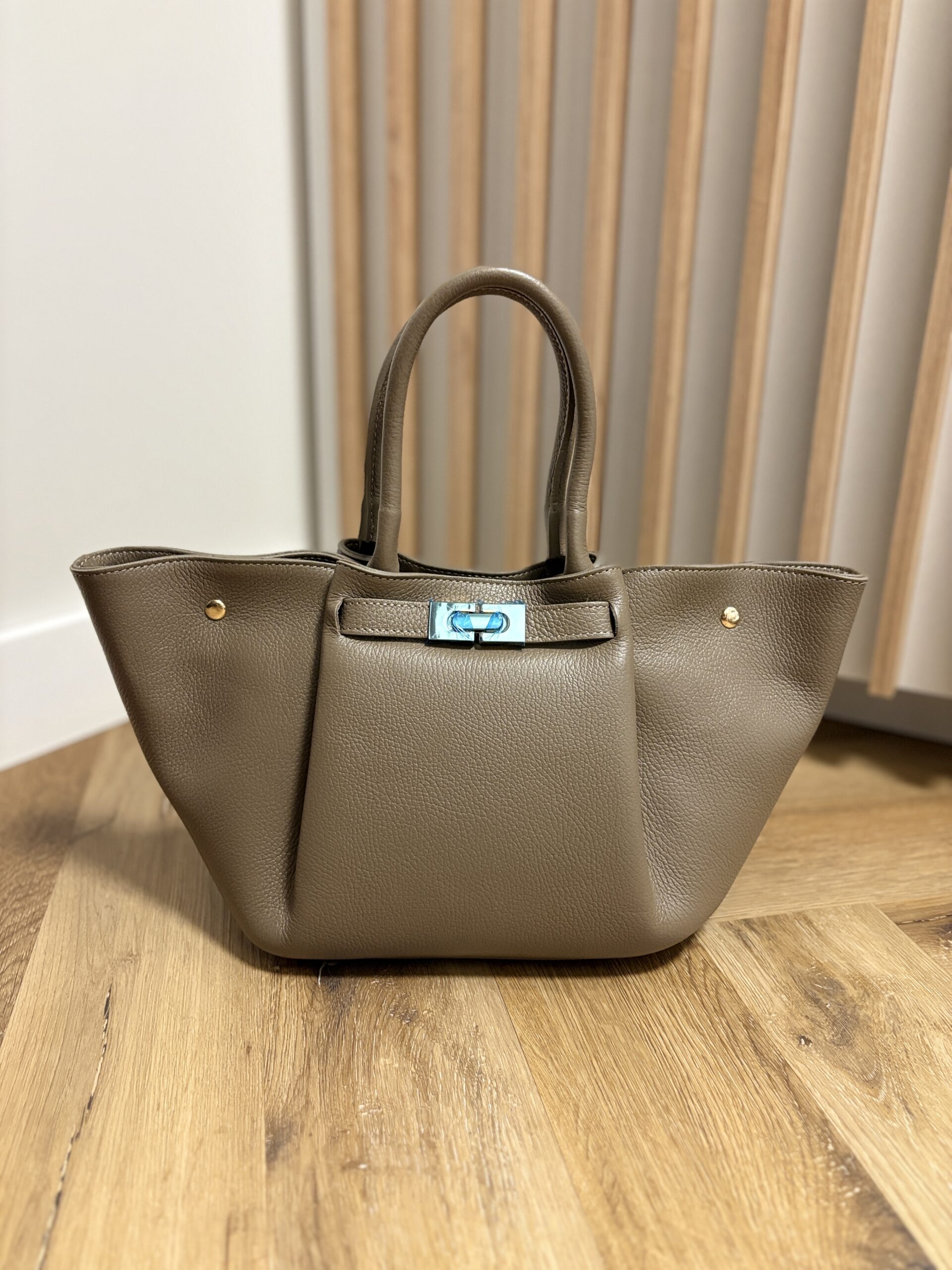 Elegancka skórzana torebka miejska Avoria - beżowa 1 Elegancka skórzana torebka miejska Avoria - beżowa