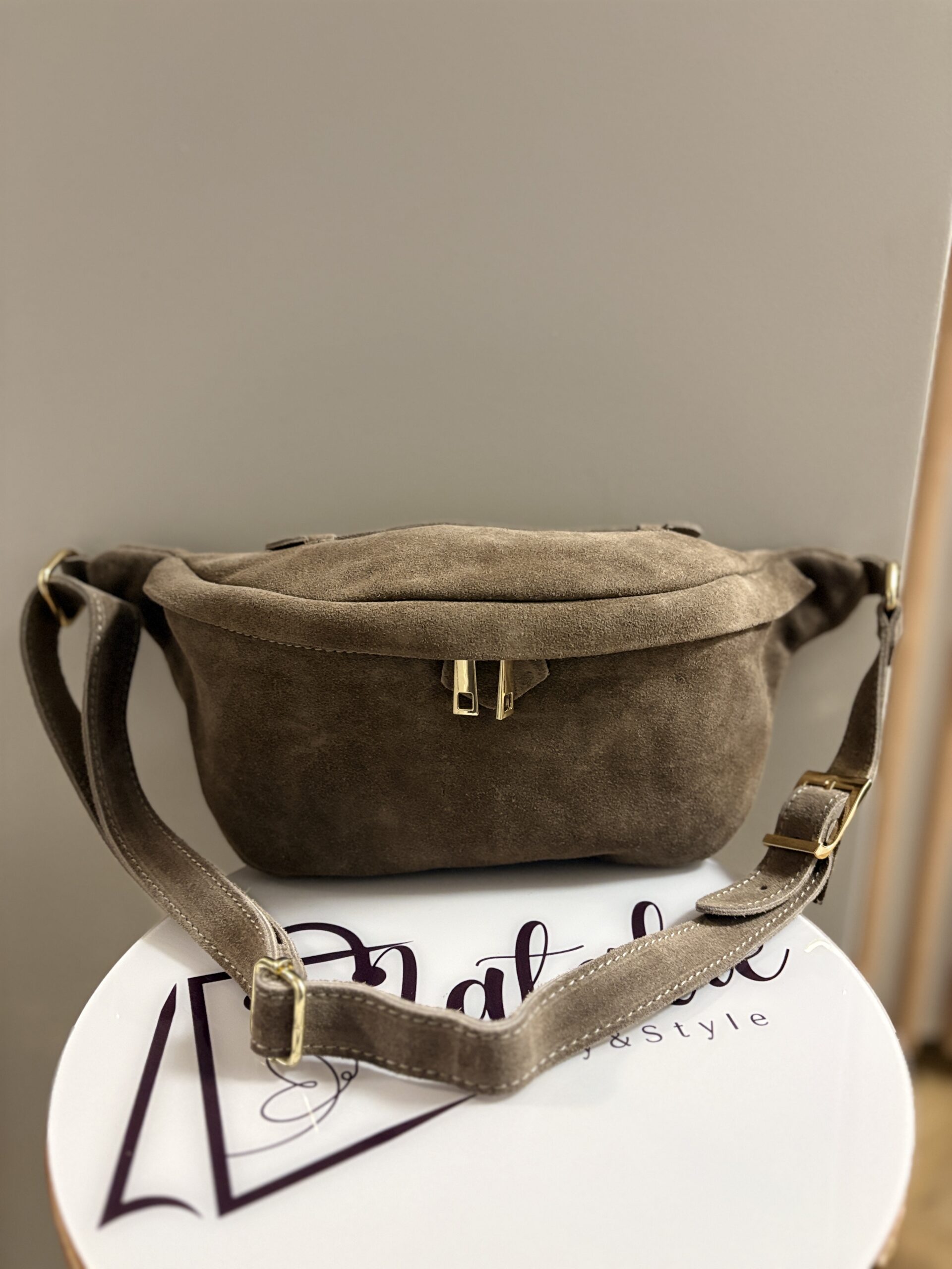 Nerka damska z naturalnego zamszu Lunessa - cappuccino 1 Nerka damska zamszowa capuccino
