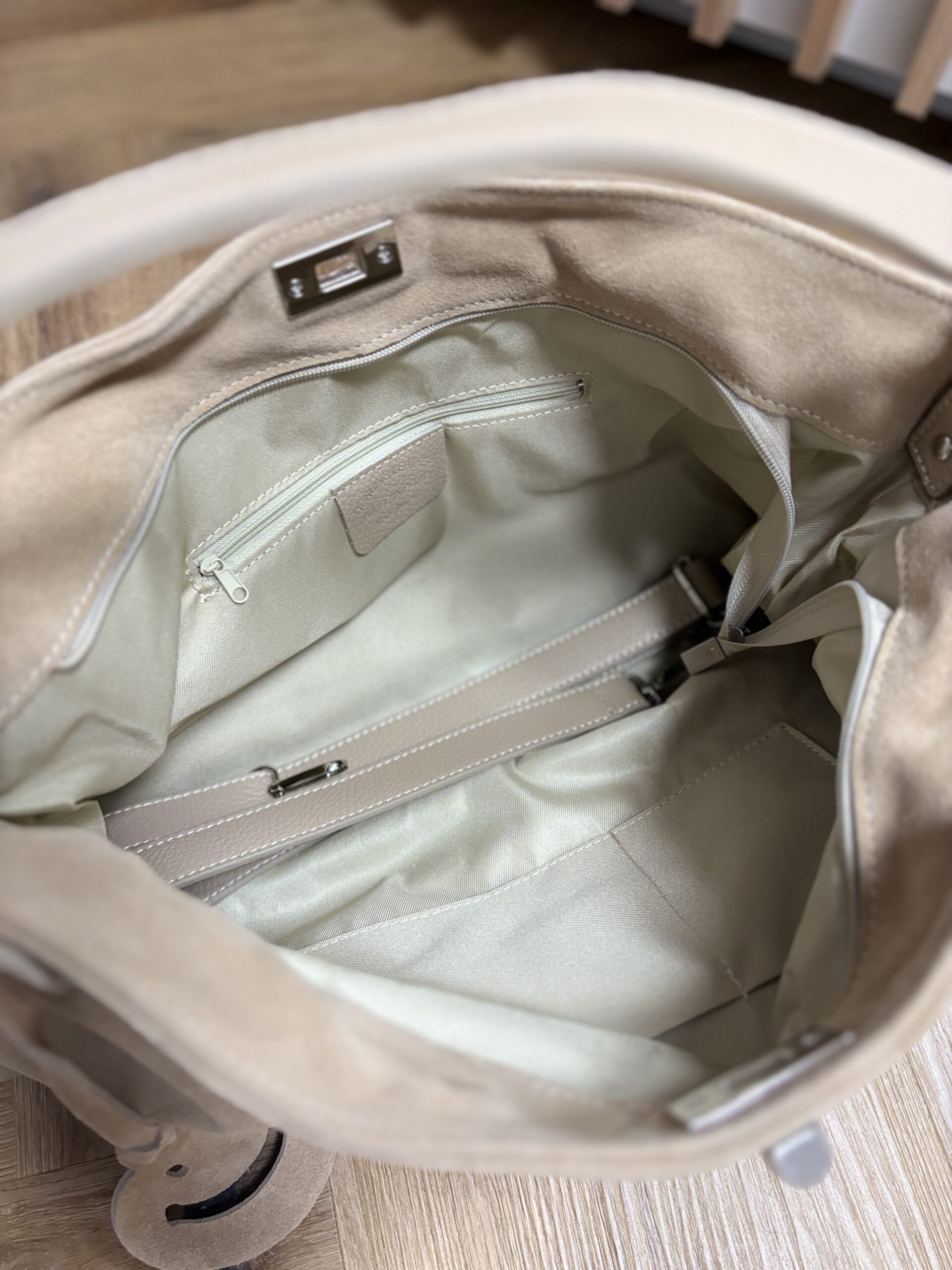 Torebka damska shopper skórzano-zamszowa Bellaria - kremowa 5 Torebka damska shopper skórzano-zamszowa Bellaria - kremowa - obrazek 5