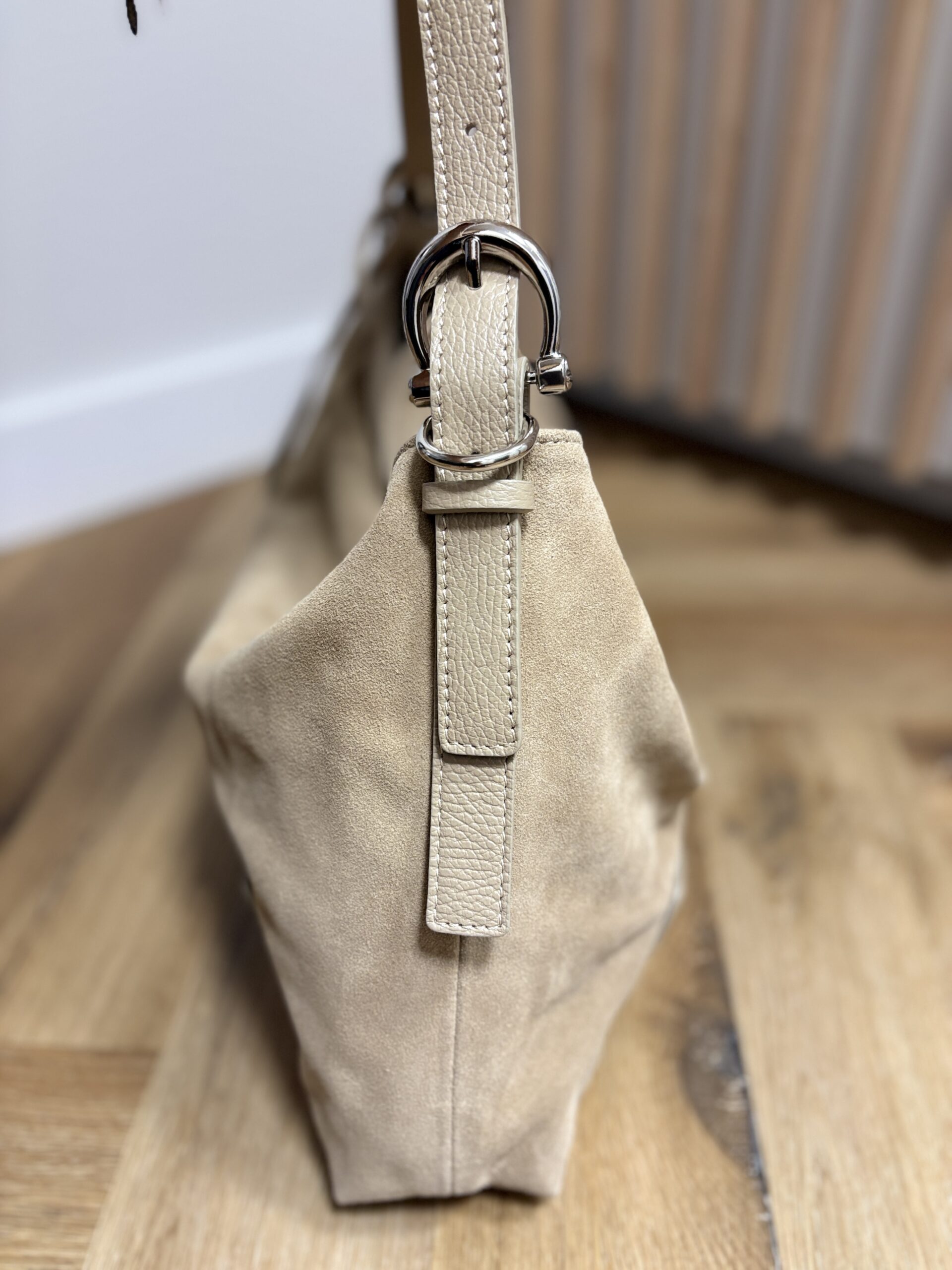 Torebka damska shopper skórzano-zamszowa Bellaria - kremowa 3 Torebka damska shopper skórzano-zamszowa Bellaria - kremowa - obrazek 3