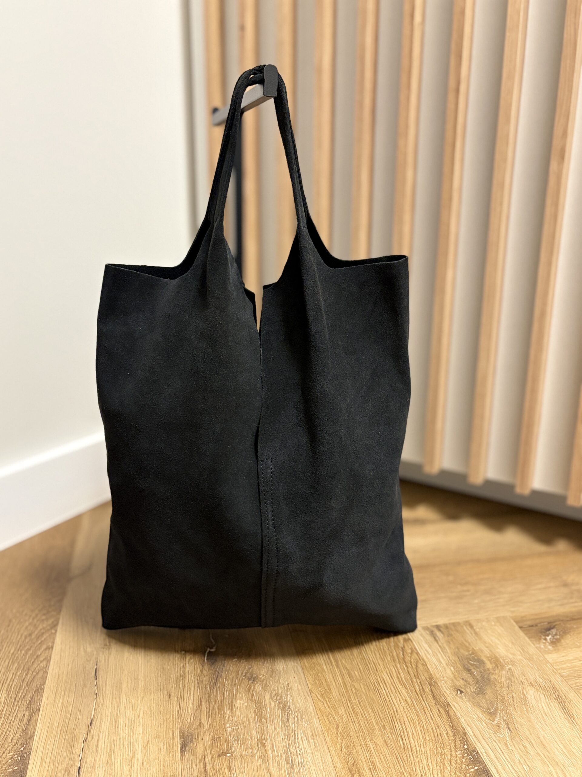 Torba-worek z zamszu naturalnego Lunéa Suede - czarna 2 Torba-worek z zamszu naturalnego Lunéa Suede - czarna - obrazek 2