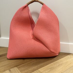 Miękka torba typu hobo z rafii naturalnej Capri - koralowa