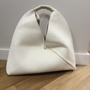 Miękka torba typu hobo z rafii naturalnej Capri - biała